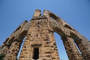 aquaduct van aspendos oude stad in antalya, turkiye foto