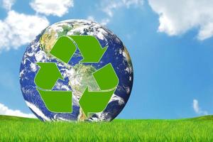 hergebruik concept recyclen. beschermen de omgeving, verminderen vervuiling, liefde de wereld. foto