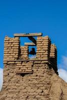 oude klokkentoren van San Geronimo kapel in Taos Pueblo, Verenigde Staten foto