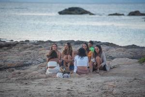 mensen in es pujols in formentera in de Balearen eilanden in Spanje in de zomer van 2021. foto