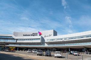 buitenkant panorama Bij toulouse blagnac luchthaven in Frankrijk in de zomer van 2022. foto