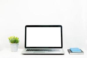 laptop met een wit scherm geïsoleerd foto