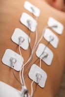 elektrode stimulerend massage van de wervelkolom Bij huis. foto