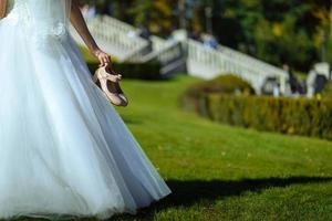 voeten van bruid en bruidegom, bruiloft schoenen foto