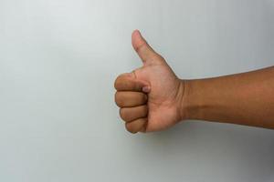 mannetje hand- tonen tumbs omhoog gebaar. duimen omhoog teken foto