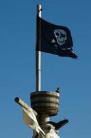 piraat heel roger vlag op een mast