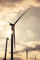wind turbine genereren elektriciteit met lucht. foto