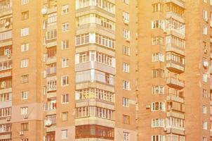 Russisch oud meerdere verdiepingen gebouw foto