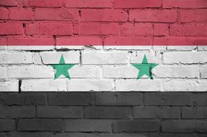 Syrië vlag is geschilderd op een oud steen muur foto