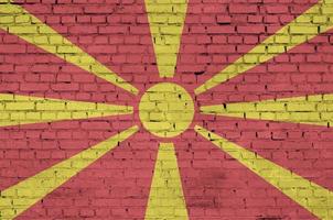 Macedonië vlag is geschilderd op een oud steen muur foto