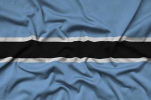 botswana vlag is afgebeeld Aan een sport- kleding kleding stof met veel vouwen. sport team banier foto