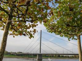 dusseldorf en de Rijn rivier- foto