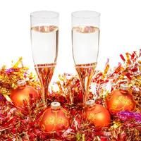 bril van sprankelend wijn en goud Kerstmis snuisterij foto