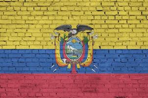 Ecuador vlag is geschilderd op een oud steen muur foto