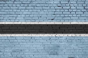 botswana vlag is geschilderd op een oud steen muur foto