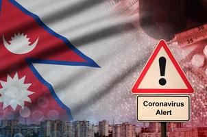 Nepal vlag en coronavirus 2019-ncov alarm teken. concept van hoog waarschijnlijkheid van roman coronavirus het uitbreken door op reis toeristen foto