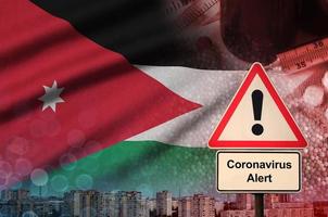 Jordanië vlag en coronavirus 2019-ncov alarm teken. concept van hoog waarschijnlijkheid van roman coronavirus het uitbreken door op reis toeristen foto