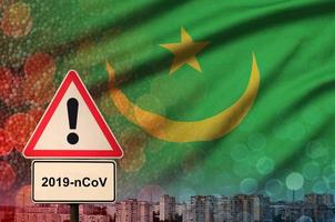 mauritania vlag en coronavirus 2019-ncov alarm teken. concept van hoog waarschijnlijkheid van roman coronavirus het uitbreken door op reis toeristen foto