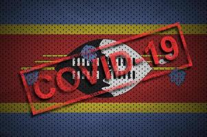 Swaziland vlag en rood covid-19 stempel. coronavirus 2019-ncov het uitbreken foto