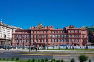 buenos luchten, Argentinië. september 04, 2022. de roze huis terug kant casa Rosada ook bekend net zo regering huis is de uitvoerend herenhuis en kantoor van de president van Argentinië foto