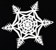 sneeuwvlok Aan zwart papier foto