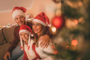 gelukkig familie Bij Kerstmis vakantie foto