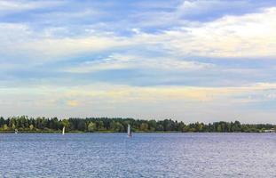 mooi rivier- stroom vijver en meer natuur Woud in duitsland. foto