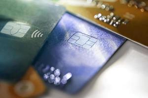 elektronisch contactloos credit kaart met selectief focus microchip. macro van een credit kaart. foto