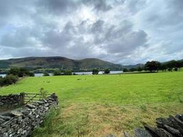 uitzicht op het meer ullswater in het merengebied foto