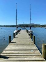 een visie van meer windermere in de zomer zon foto