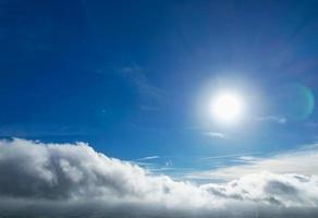 prachtig visie van wolken over- Brits stad foto