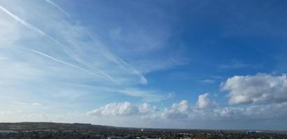 het beste hoog hoek visie van dramatisch wolken over- lucht foto