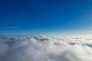 prachtig visie van wolken over- Brits stad foto