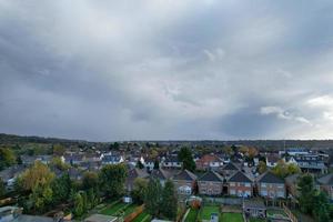 antenne visie van Brits woon- huizen en huizen gedurende zonsondergang foto