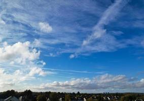 meest mooi wolken in beweging over- de Brits stad van Engeland foto