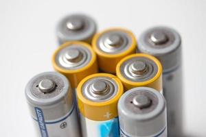 batterijen geïsoleerd op wit foto