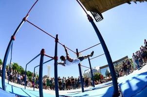 Charkov, Oekraïne - 27 kunnen, 2022 straat training tonen gedurende de jaar- festival van straat culturen foto