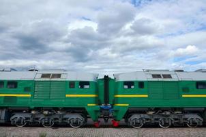 overgang tussen twee elektrisch treinen. een klein gang in de rol van een portaal tussen de twee zijden van de cabine van een Russisch elektrisch trein foto