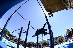 Charkov, Oekraïne - 27 kunnen, 2022 straat training tonen gedurende de jaar- festival van straat culturen foto