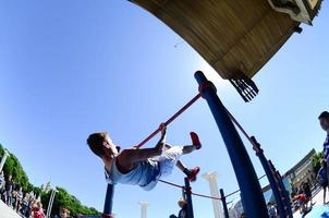 Charkov, Oekraïne - 27 kunnen, 2022 straat training tonen gedurende de jaar- festival van straat culturen foto