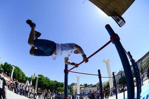 Charkov, Oekraïne - 27 kunnen, 2022 straat training tonen gedurende de jaar- festival van straat culturen foto