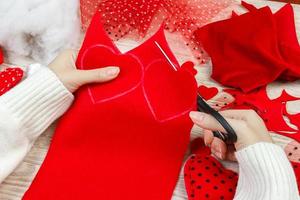 Valentijn groet kaarten. handgemaakt Valentijnsdag dag hart van textiel foto