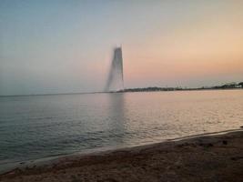 een mooi avond en verbazingwekkend zonsondergang Aan jeddah corniche. foto