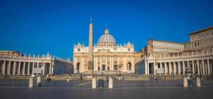 koepel van heilige peter kathedraal in Vaticaan foto