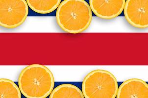 costa rica vlag in citrus fruit plakjes horizontaal kader foto