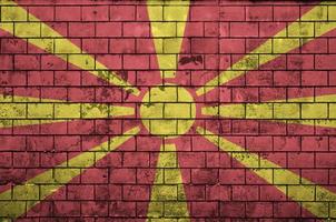 Macedonië vlag is geschilderd op een oud steen muur foto