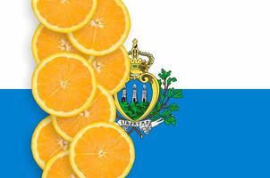 san marino vlag en citrus fruit plakjes verticaal rij foto
