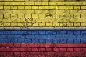 Colombia vlag is geschilderd op een oud steen muur foto