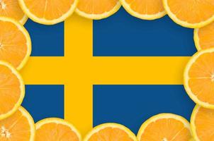 Zweden vlag in vers citrus fruit plakjes kader foto