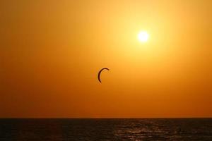 de zon is de heetste ster in onze heelal in de omgeving van welke de aarde draait. foto